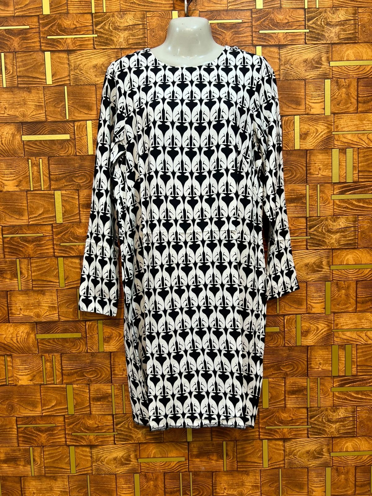 Long top small linen length 37 chest 19