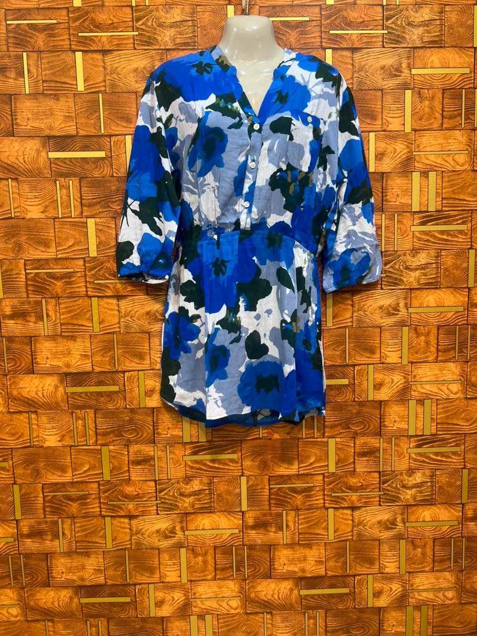 Long top medium linen length 34 chest 20