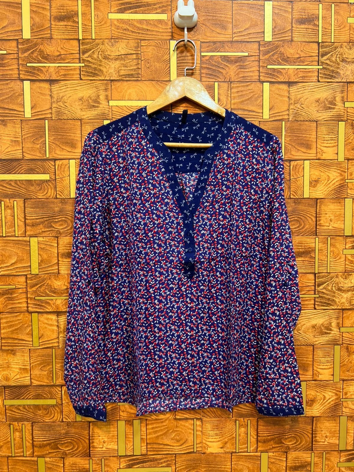 Short top large linen length 29 chest 23