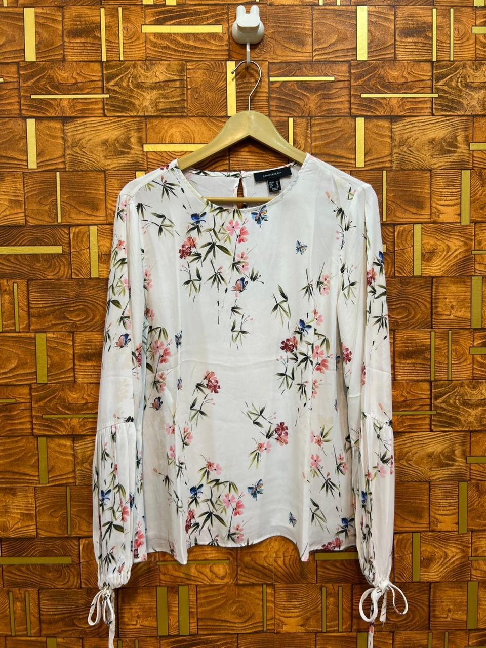 Short top medium chiffon length 25 chest 21