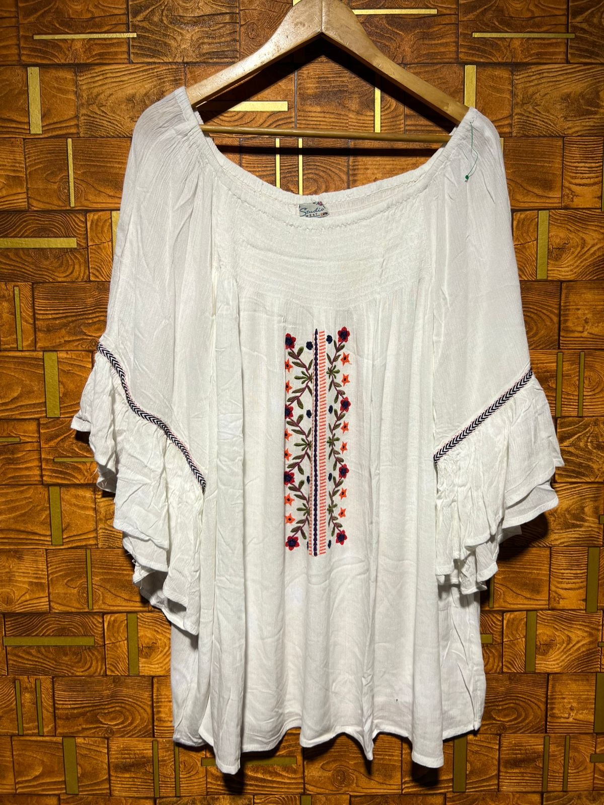 Short Top XL linen chest 30 length 30