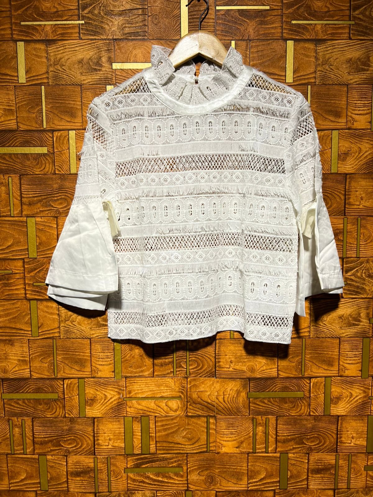Short Top small net chest 18 length 21