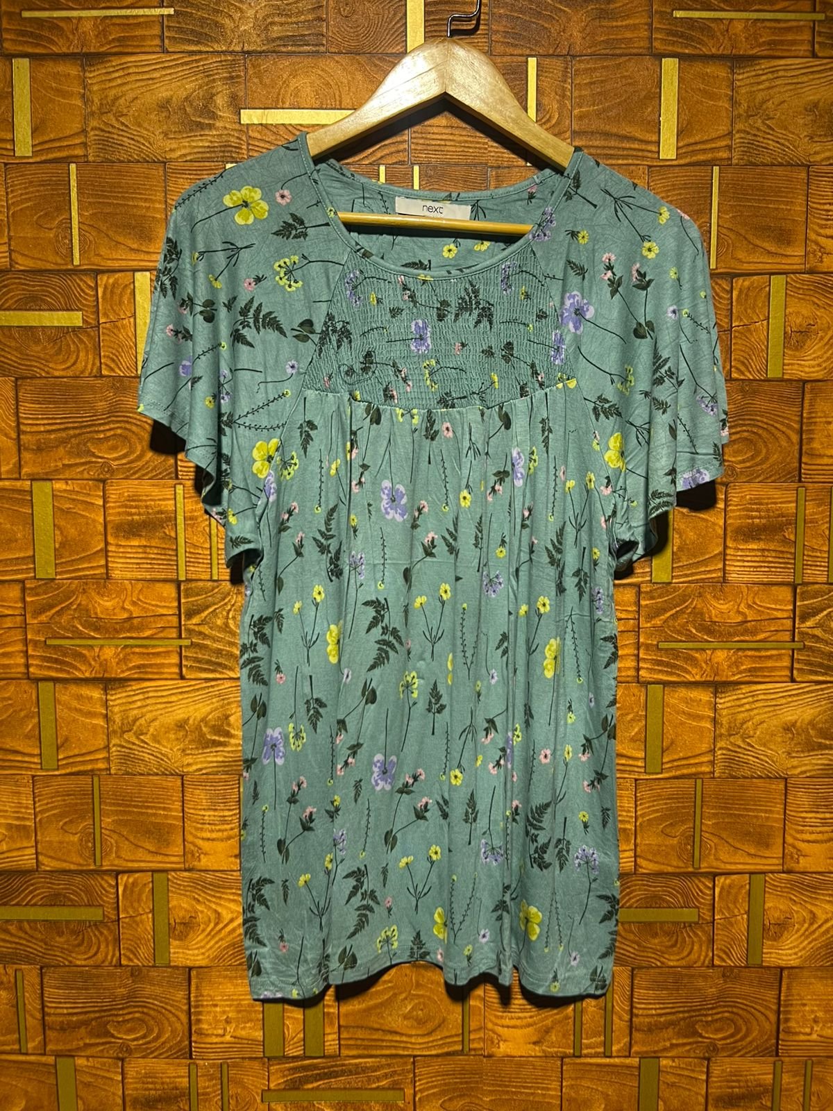 Short Top small jersey chest 19 length 27