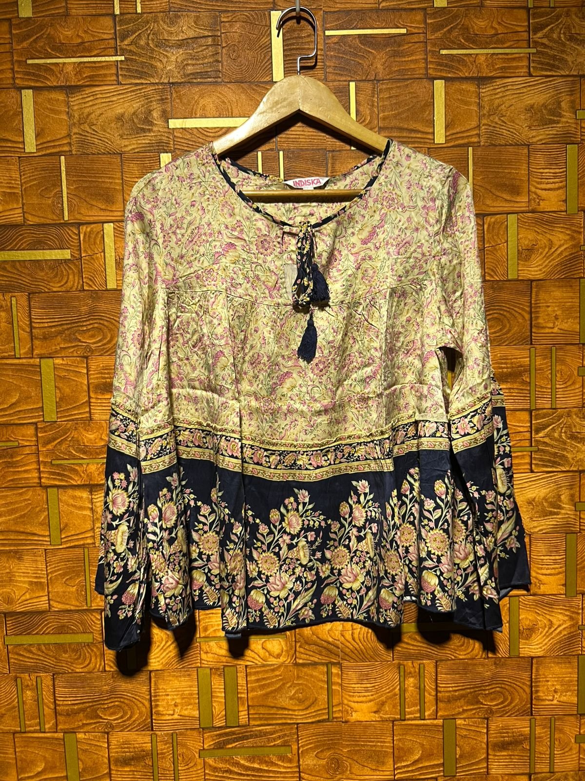 Short top medium silk chest 21 length 25