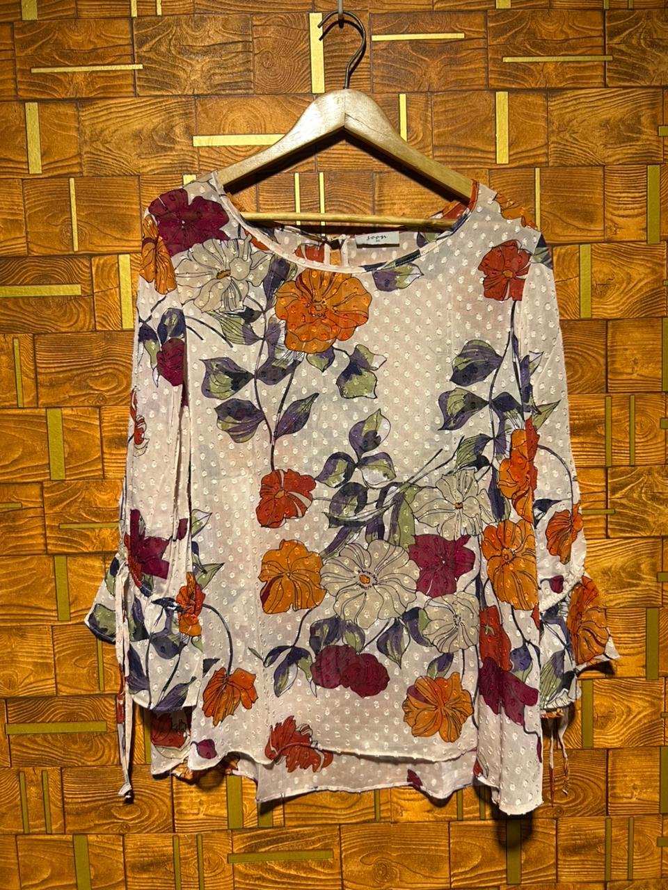 Short top Large chiffon chest 25 length 28