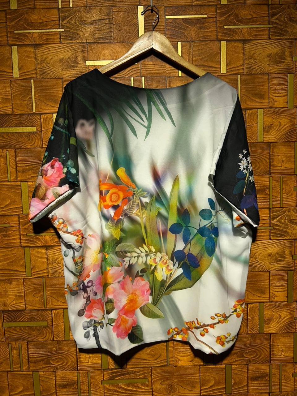Short top baggy style Large chiffon chest 28 length 28