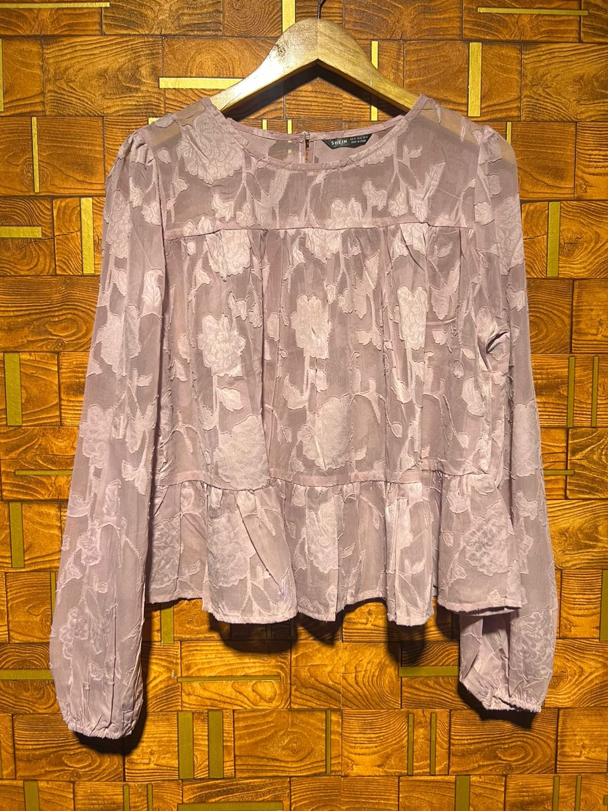 Short top medium chiffon chest 22 length 24
