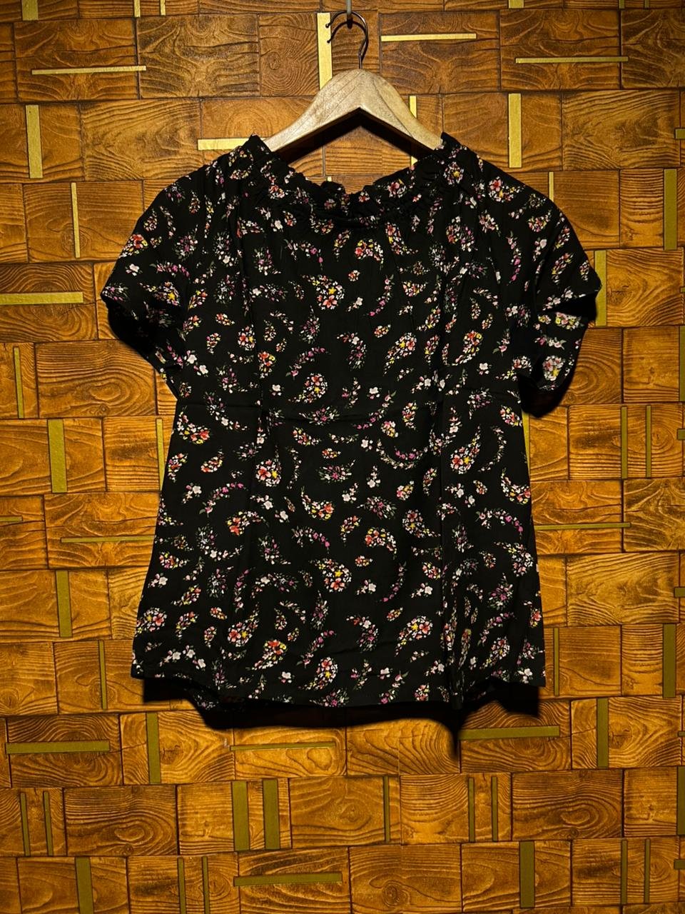 Short top  medium linen chest 21 length 25