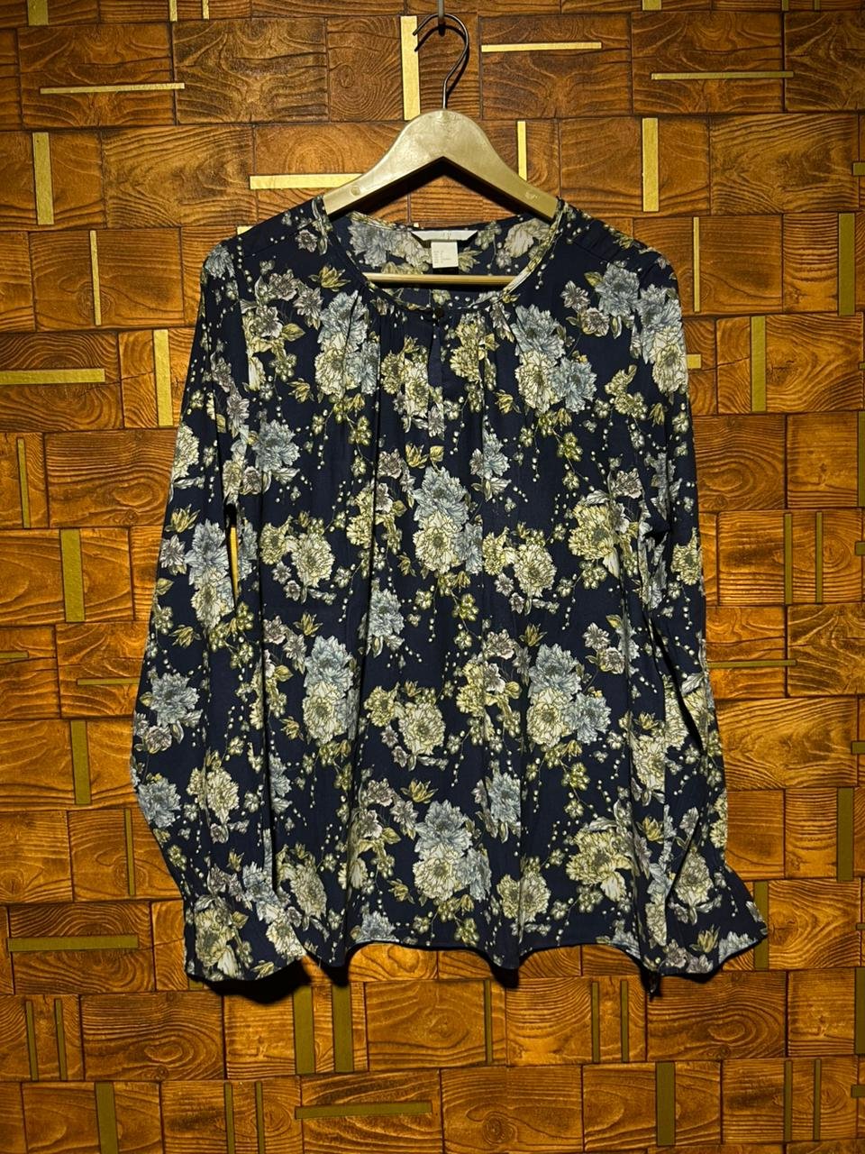 Short top medium chiffon chest 21 length 26
