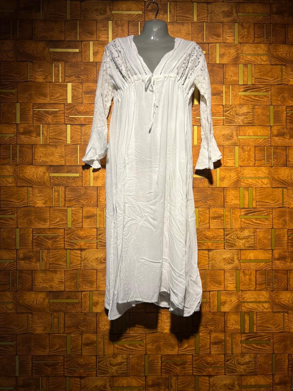 Western Maxie medium linen chest 21 length 44