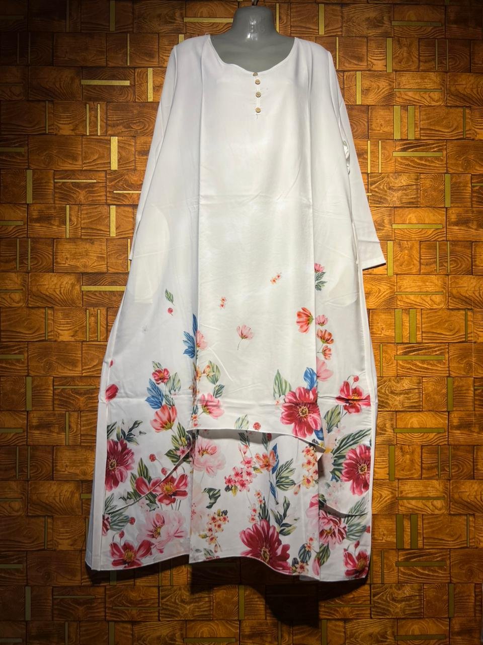 Western Maxie Large silk chest 25  length 53