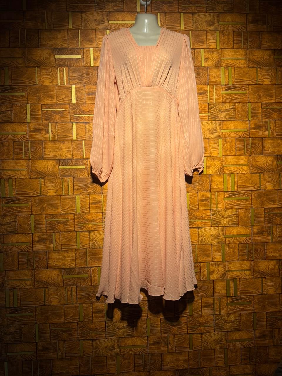 Western Maxie small chest 19 length 52 chiffon