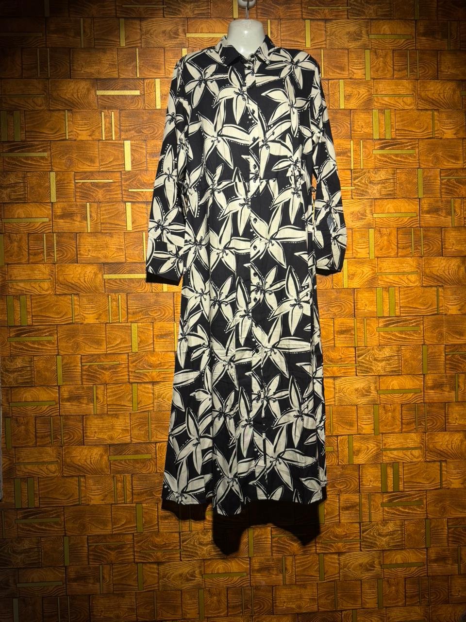 Western Maxie medium chest 20 length 52 linen