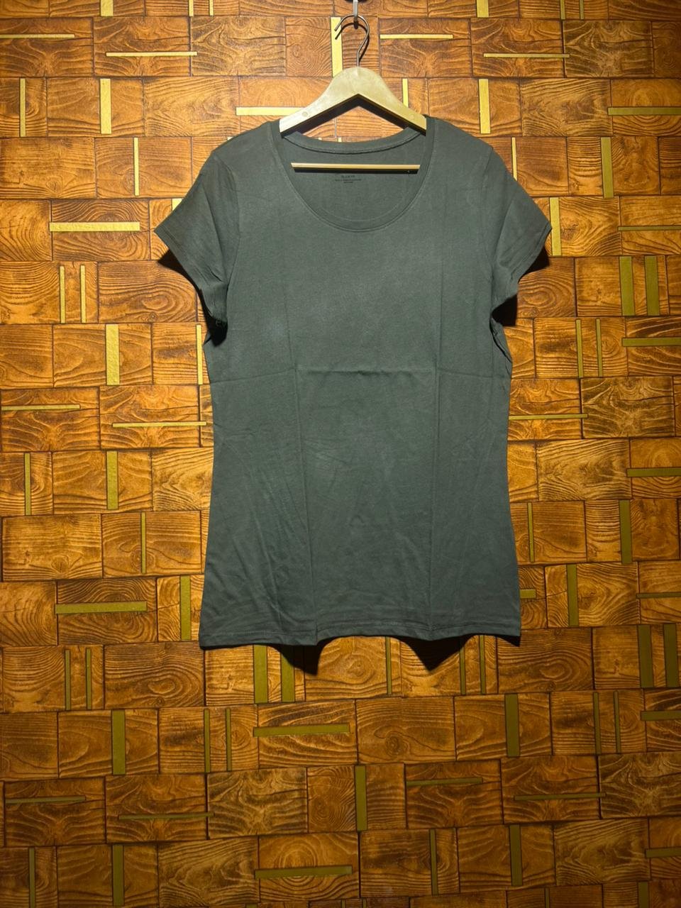 Loss fit Casual T-Shirt small Length 28