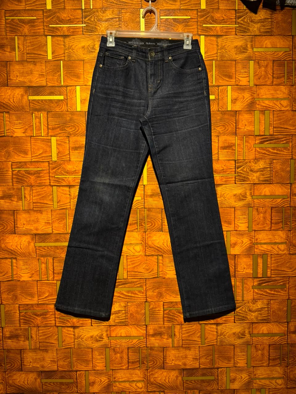 straight jeans west 28 length 39 J.16