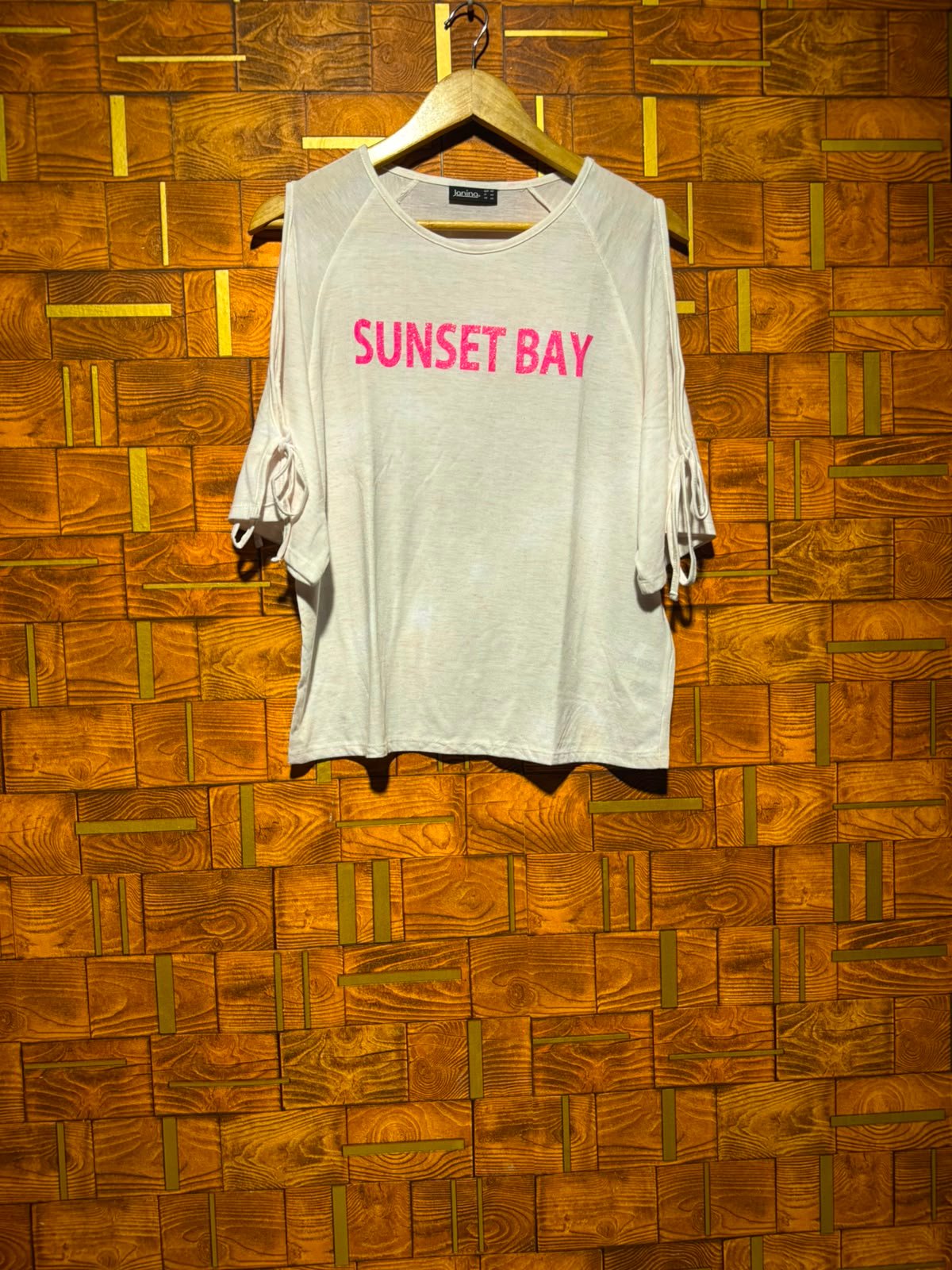 Short top medium chest 21 length 25 
Jersey