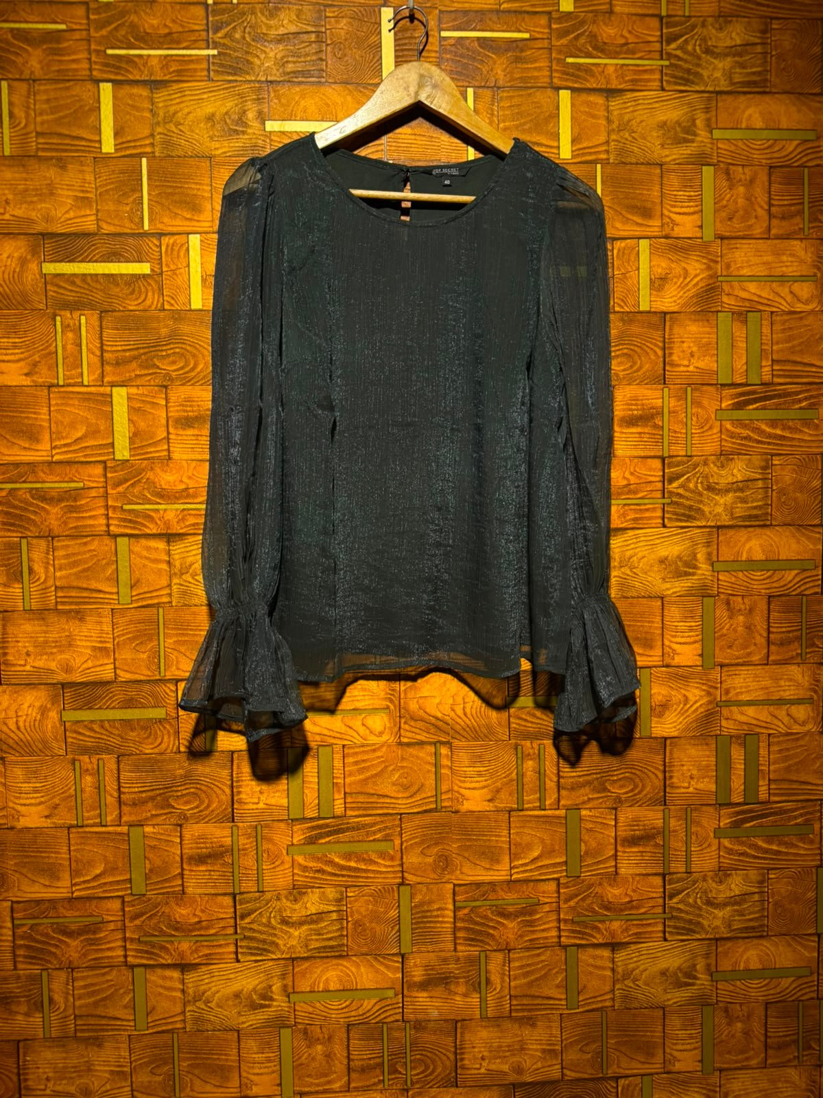Short top medium chest 22 length 26 
Chiffon