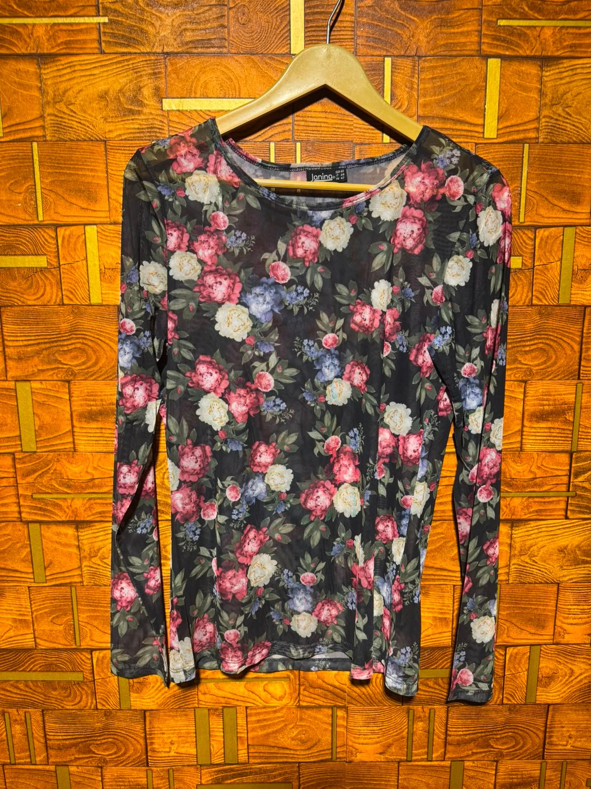 Short Top small to medium stretchable length 26 Net