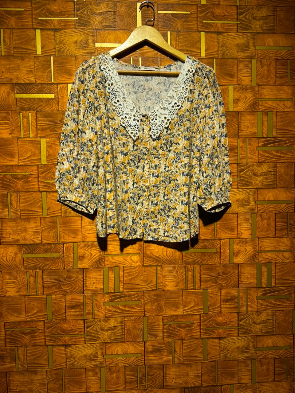 Short top medium chest 23 length 25
Linen