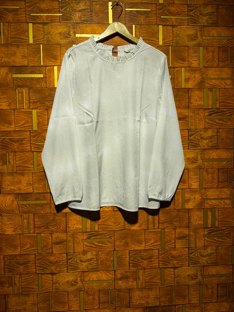 Short top medium chest 23 length 28
Chiffon