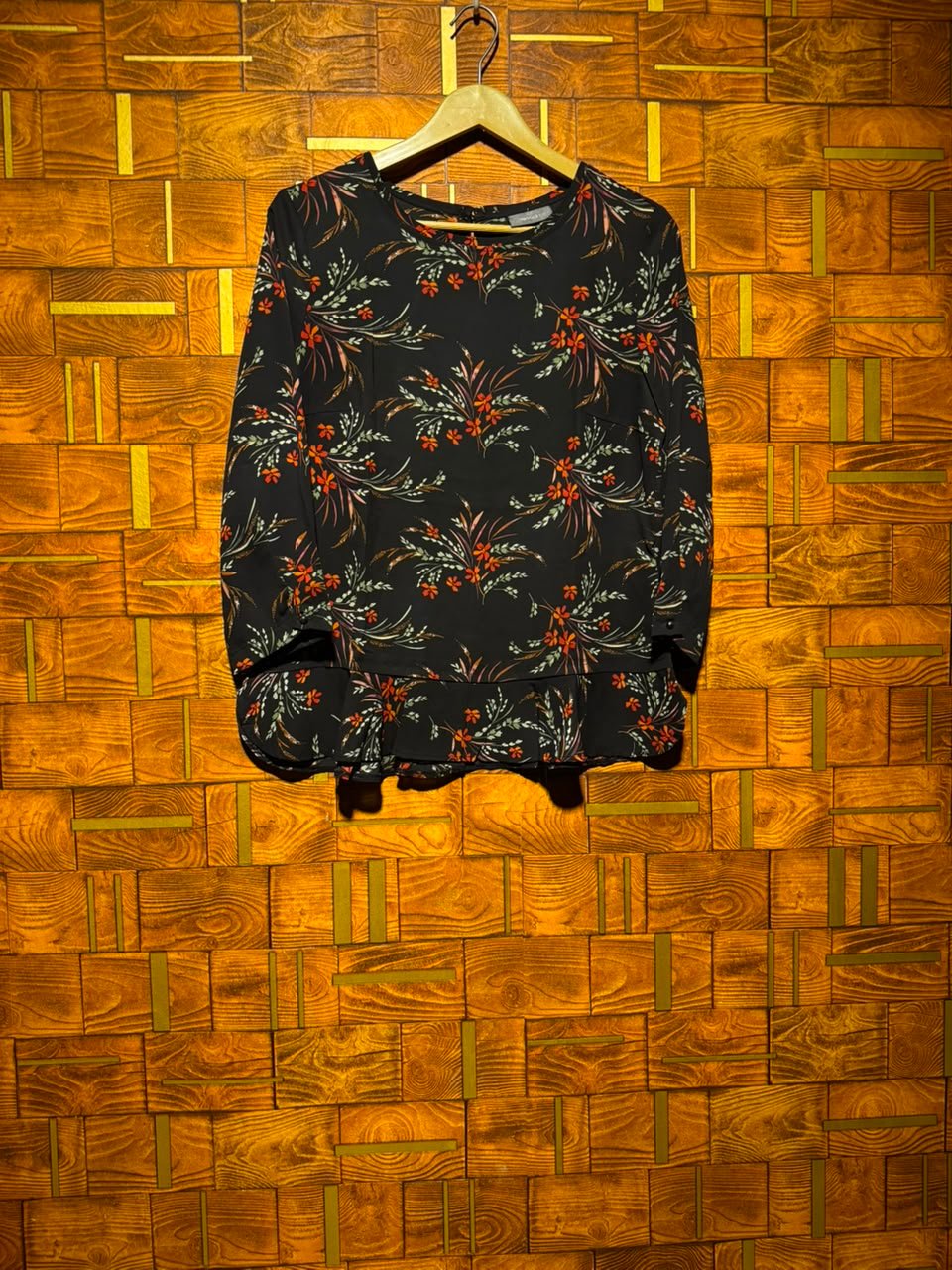 Short top small chest 19 length 25 
Chiffon