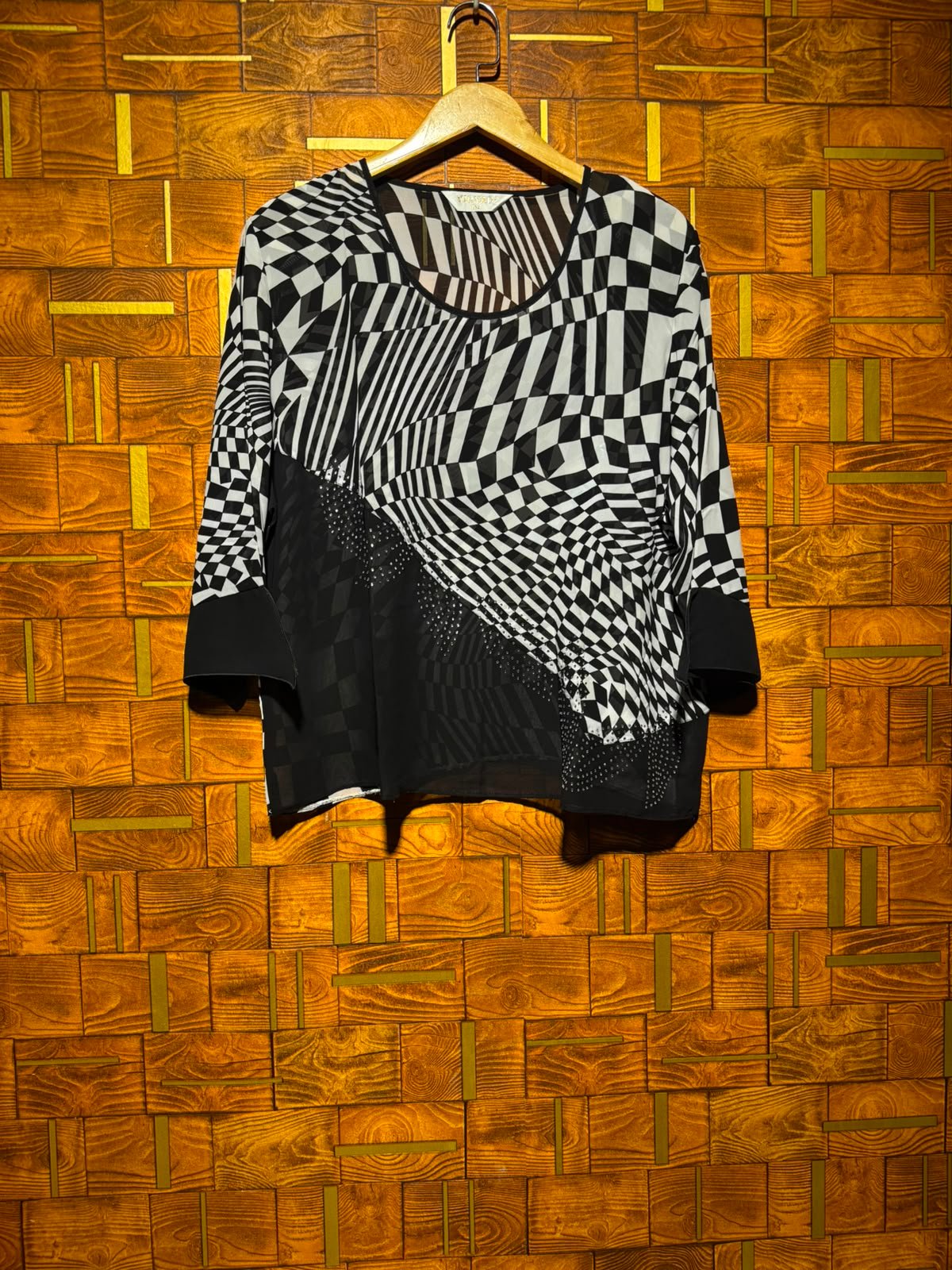 Short top Large chest 25 length 26 
Chiffon
