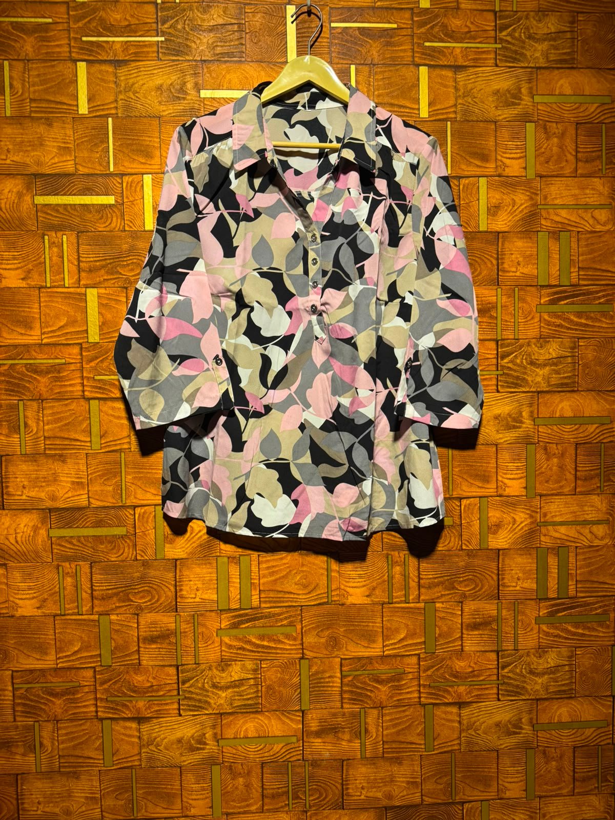Short top medium chest 24 length 26 
Chiffon