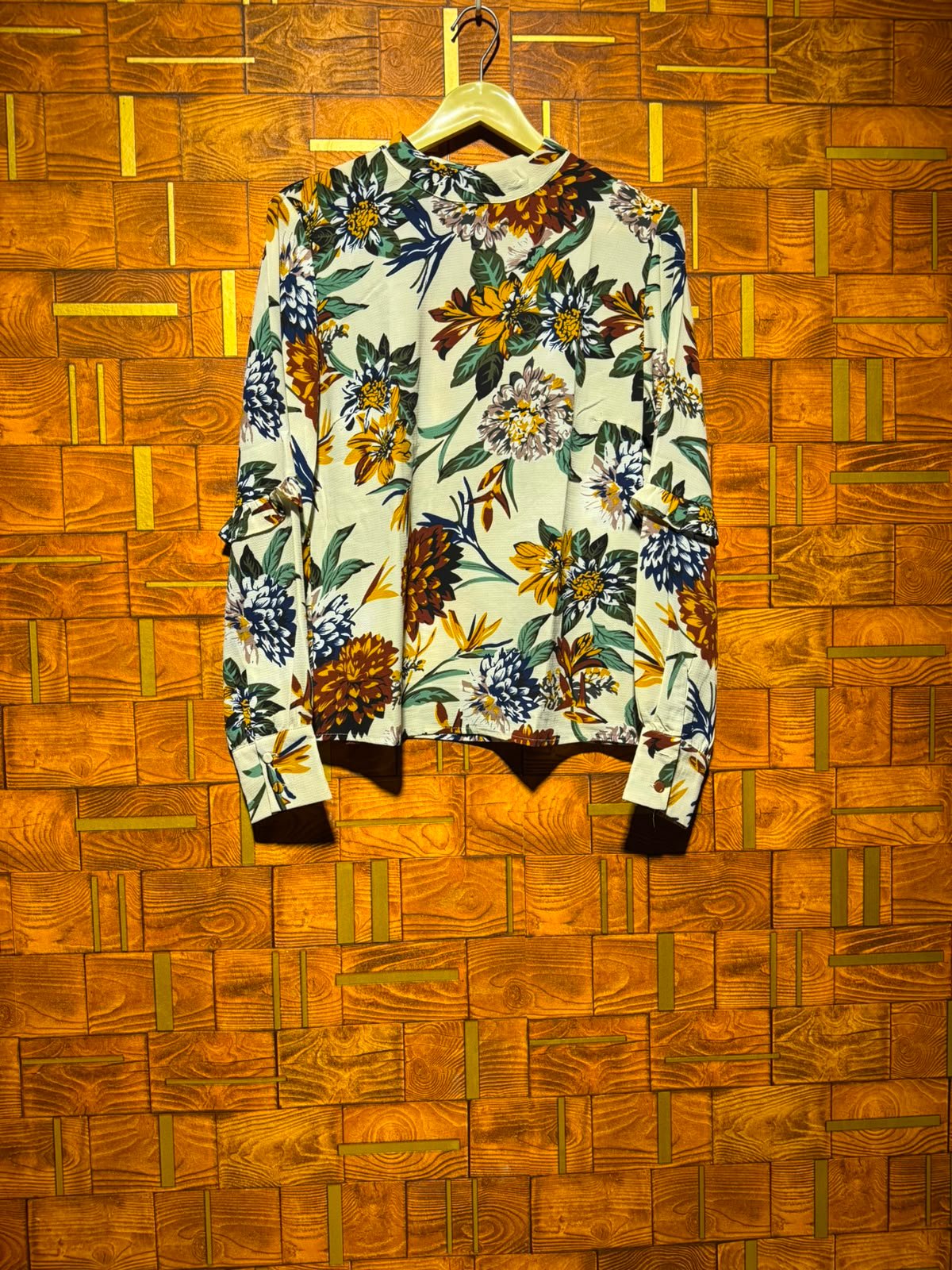 Short top medium chest 20 length 24 
Chiffon