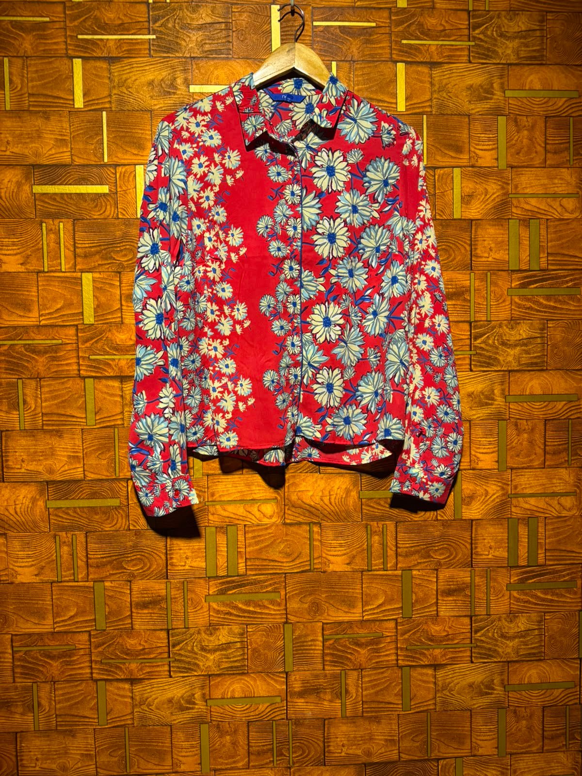 Short top medium chest 22 length 25 
Chiffon