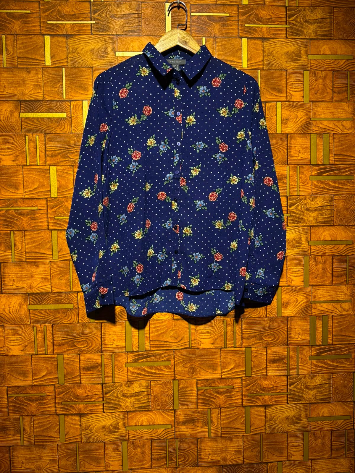 Short top medium chest 22 length 28
Chiffon