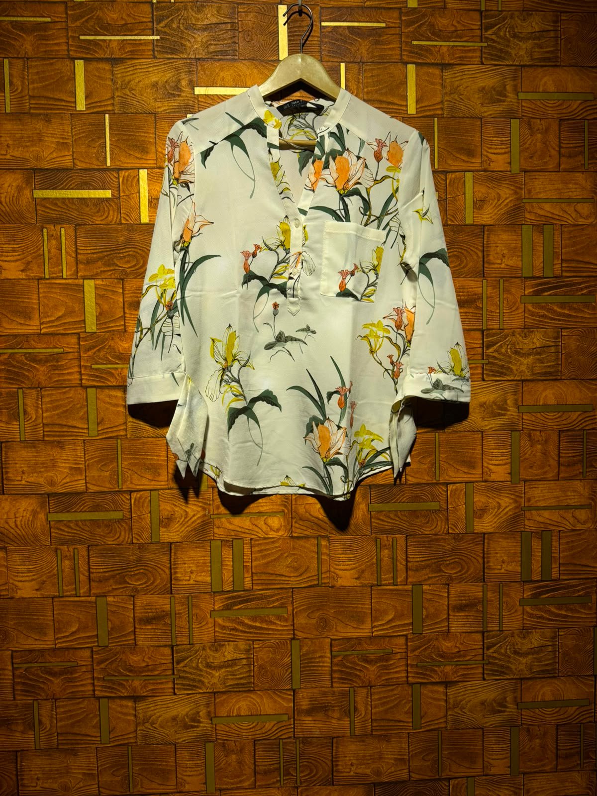 Short top small chest 19 length 25 
Chiffon