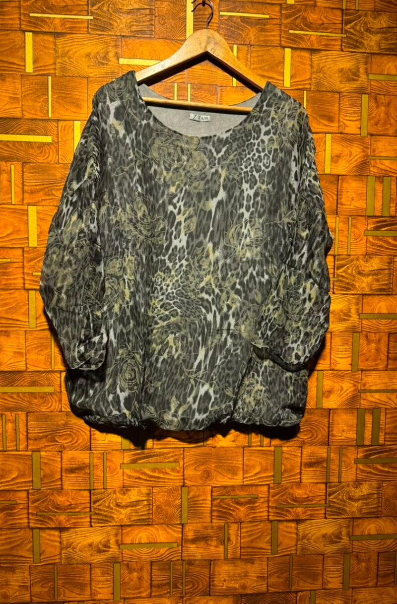 Short top baggy style medium length 26
Chiffon