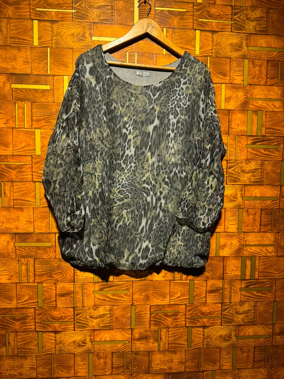 Short top baggy style medium length 26
Chiffon