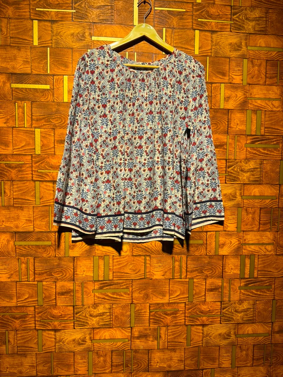 Short top medium chest 21 length 26
Linen