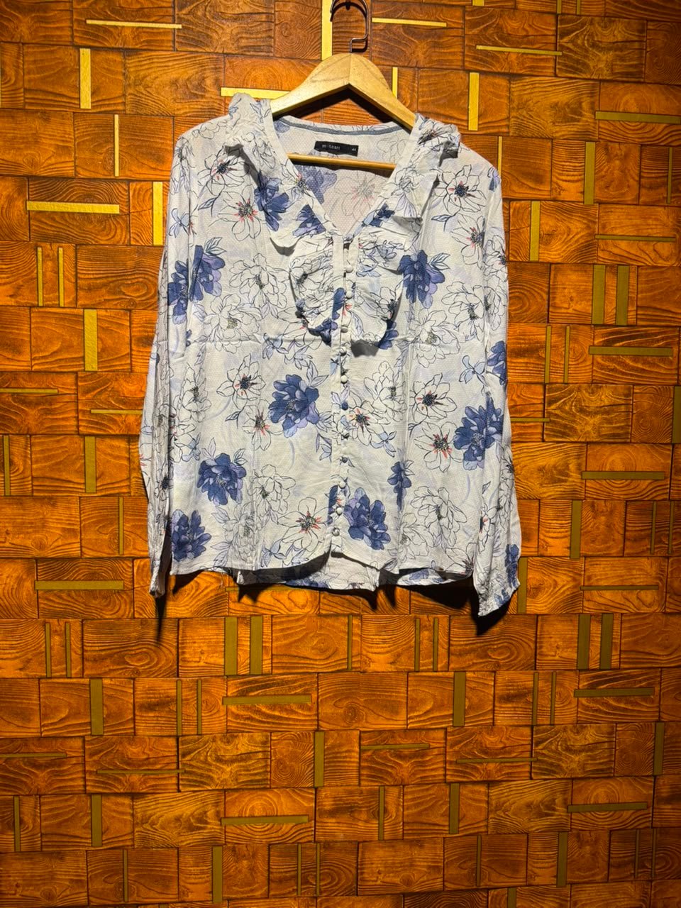 Short top medium chest 23 length 26
Linen