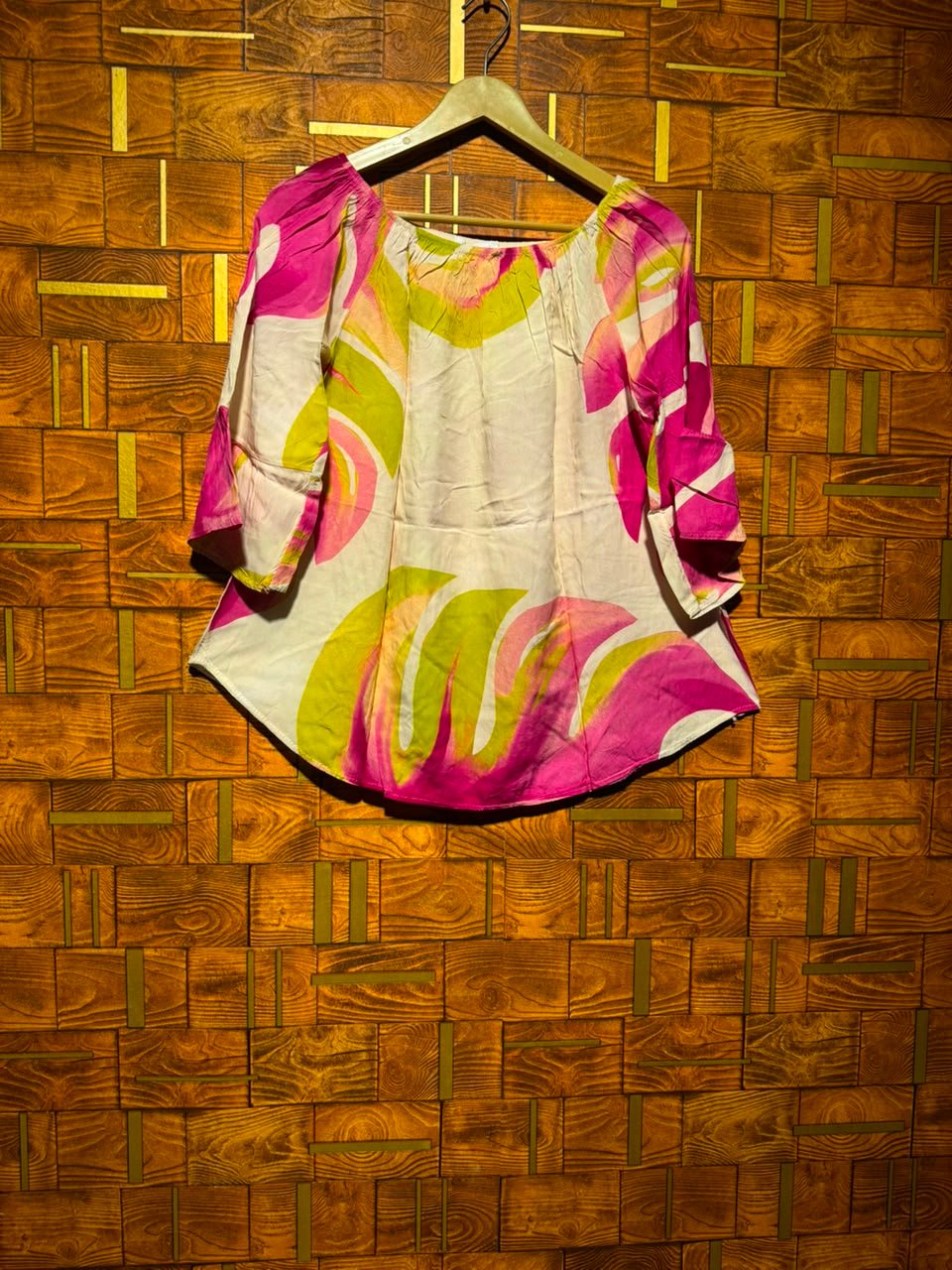 Short top medium chest 20 length 24
Linen