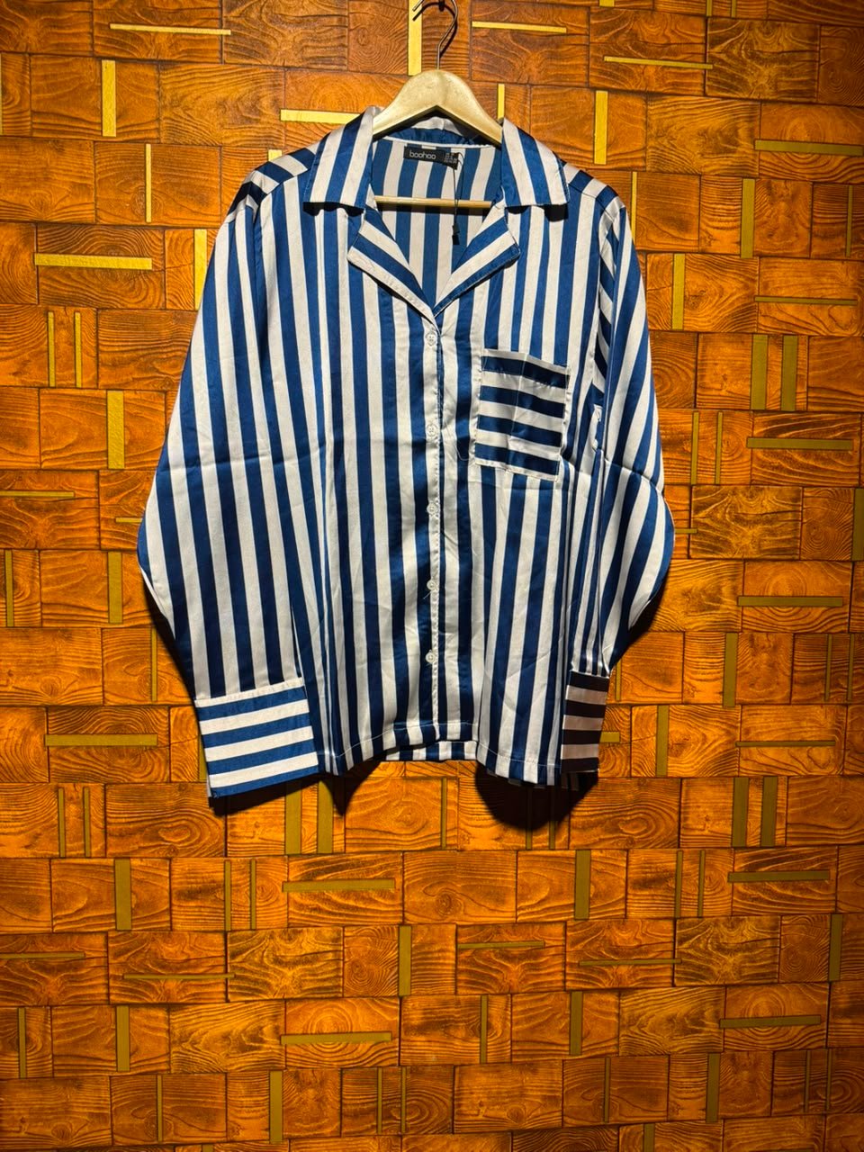 Short top medium chest 22 length 28
Silk