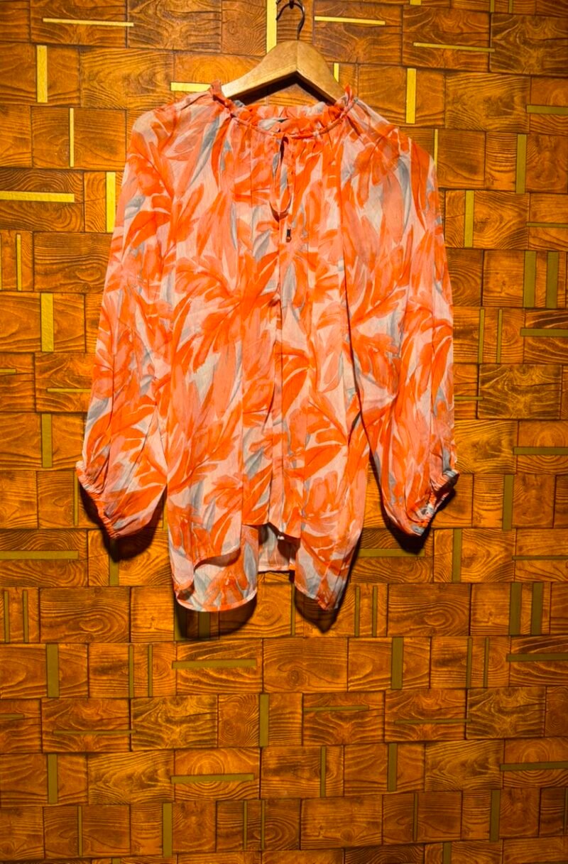 Short top baggy style medium to Large length 28
Chiffon
