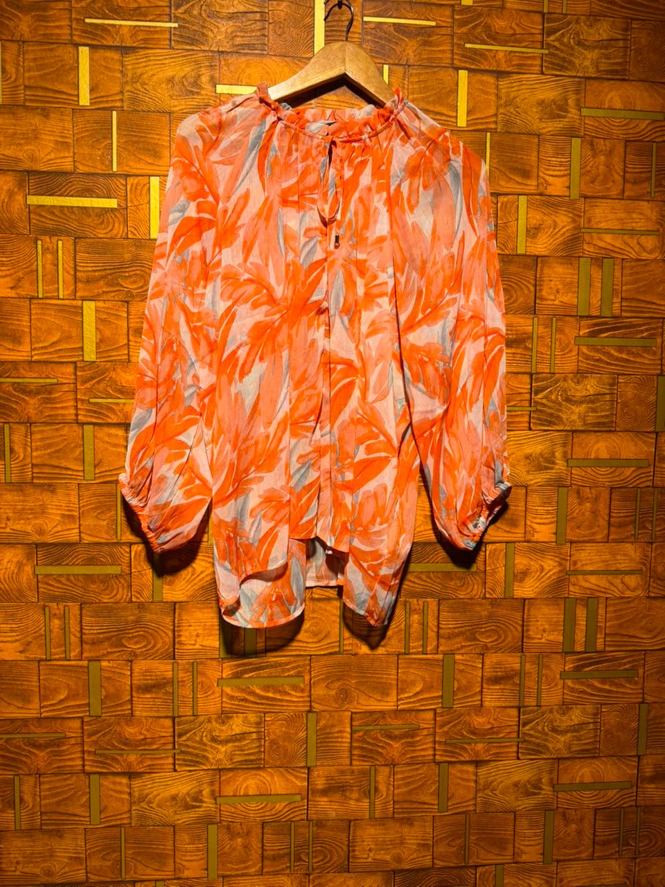 Short top baggy style medium to Large length 28 
Chiffon