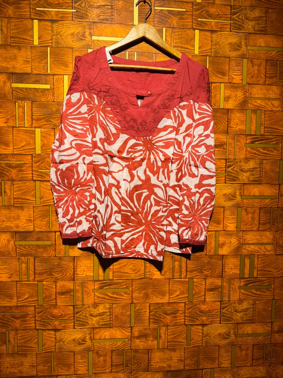 Short top medium chest 22 length 27
Cotton